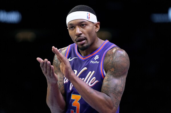 LeBron James scores 32 points Lakers rally to beat Suns 122 119